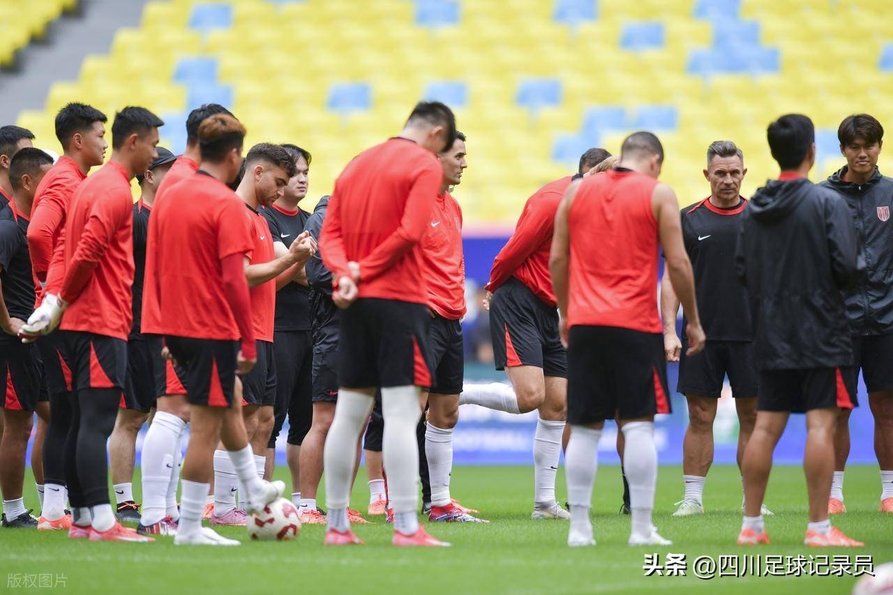亚博体育APP-今夜成都蓉城备战足总杯；复出首秀细节曝光；悬念犹存；赛程密集仍需轮换的简单介绍-亚博体育APP